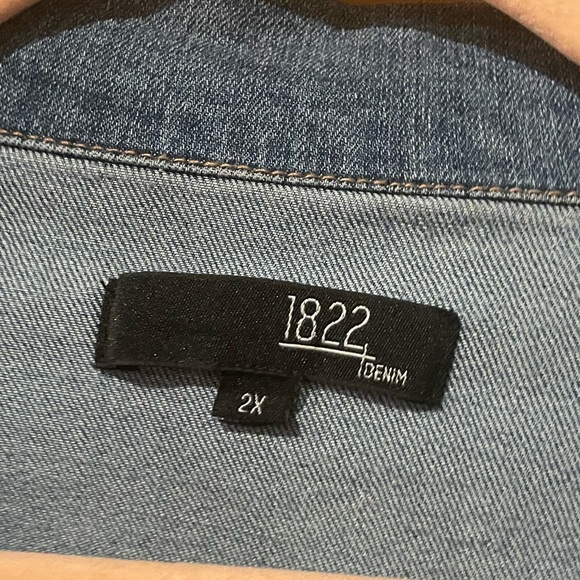 1822 denim jean jacket. 2X. EUC. Super versatile. Nice and comfy with stretch. - Picture 2 of 4